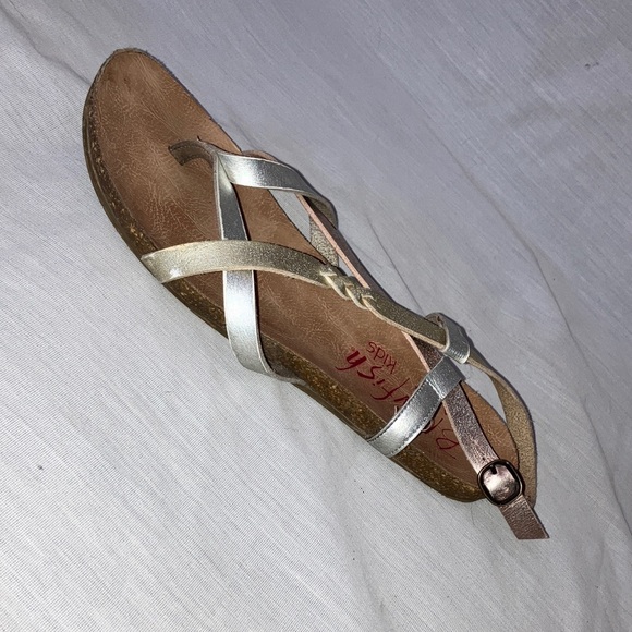 Blowfish size 4 youth  Silver gold and copper tone  Strappy Sandals - Picture 12 of 15